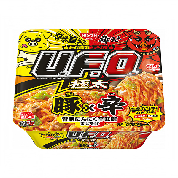 包裝設(shè)計(jì)公司推薦日清炒面極太豬×辛背脂蒜醬混合蕎麥面日清食品包裝設(shè)計(jì)欣賞(圖1)